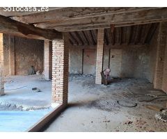 CASA DE PUEBLO CON GRAN ALMACEN
