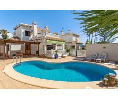 Fatastic Villa Four beds two baths - best location- South facing - Private pool