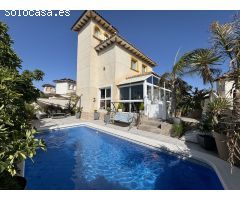 Villa en Venta en Orihuela Costa, Alicante