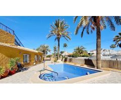 Villa en Venta en Orihuela Costa, Alicante
