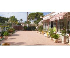 CHALET EN VENTA CON PISCINA Y BARBACOA