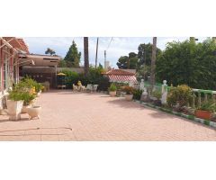 CHALET EN VENTA CON PISCINA Y BARBACOA