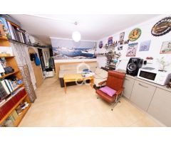 GRAN CASA CON PATIO Y SOLAR!!