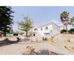 ESPACIO, LUZ Y MAR: UNA CASA CON CARÁCTER PROPIO