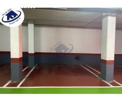 AMPLIA PLAZA DE APARCAMIENTO EN CALLE MONTURIOL PRÓXIMA AL CENTRO