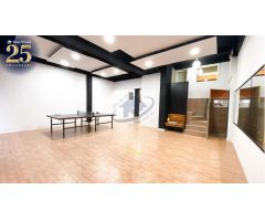 LOCAL COMERCIAL DE 165 METROS APROX. JUNTO A PLAZA DE LA UNIDAD