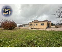 EXCLUSIVA CASA A CUATRO VIENTOS, TODA EN PLANTA, CON AMPLIO TERRENO Y TODAS LAS COMODIDADES