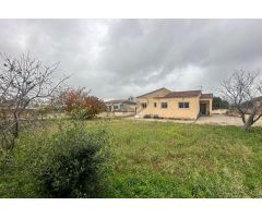 EXCLUSIVA CASA A CUATRO VIENTOS, TODA EN PLANTA, CON AMPLIO TERRENO Y TODAS LAS COMODIDADES