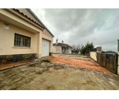 EXCLUSIVA CASA A CUATRO VIENTOS, TODA EN PLANTA, CON AMPLIO TERRENO Y TODAS LAS COMODIDADES