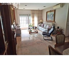ESPECTACULAR CÉNTRICA CASA DE 6 HABITACIONES CON JARDÍN