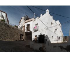 CASA CON 3 DORMITORIOS , TERRAZA Y GARAJE EN CANJÁYAR