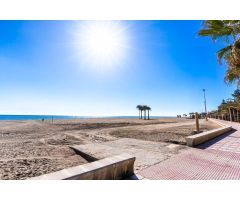 OPORTUNIDAD INTERESANTE A UN PASO DE LA PLAYA EN ROQUETAS DE MAR