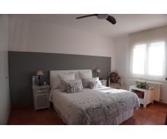 Chalet con piscina-jacuzzi y garaje doble en zona tranquila