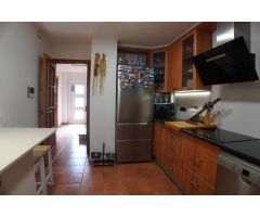Chalet con piscina-jacuzzi y garaje doble en zona tranquila