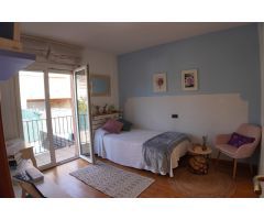 Chalet con piscina-jacuzzi y garaje doble en zona tranquila