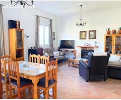 ENCANTADORA CASA INDEPENDIENTE CON PISCINA Y GRAN PARCELA EN LAS ANIMAS, HINOJOS.