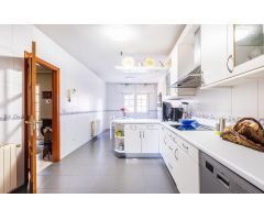 EXCLUSIVO CHALET EN LA NAVATA