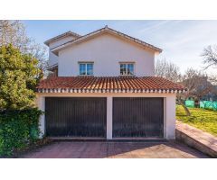 MAGNÍFICO CHALET INDEPENDIENTE EN GUADARRAMA – URBANIZACIÓN PRIVADA