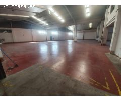 ESTUPENDA NAVE EN EL POLÍGONO EL PINO CON PATIO