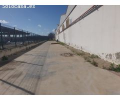 ESTUPENDA NAVE EN EL POLÍGONO EL PINO CON PATIO