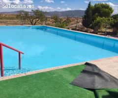 Chalet con piscina a reformar