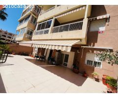 Bajo en Arenales del Sol con gran terraza y piscina