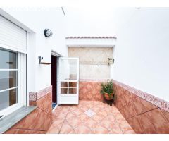 Se alquila o se vende espectacular casa en el centro de Cúllar.