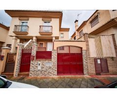 CASA ADOSADA EN EL CENTRO DE ARMILLA CON TODO LO QUE NECESITAS.
