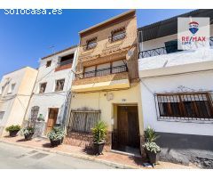 ???? Casa en Cúllar con 3 Viviendas y Cochera Independiente