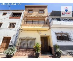 ???? Casa en Cúllar con 3 Viviendas y Cochera Independiente