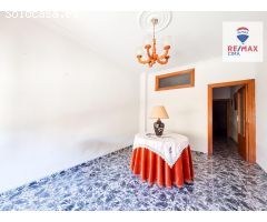 ???? Casa en Cúllar con 3 Viviendas y Cochera Independiente