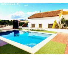 BONITO CHALET CON PISCINA PRIVADA EN UN ENTORNO IDEAL