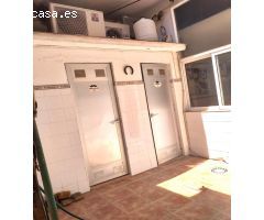 LOCAL COMERCIAL A LA VENTA EN MONCADA CON ACCESO A PATIO.
