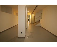 Exclusivo Local Comercial en Plaza Castellini: Un Espacio con Carácter y Potencial Ilimitado