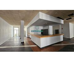 Edificio Comercial en el Corazón de Ortigueira – Ideal para Inversión o Proyecto Cultural