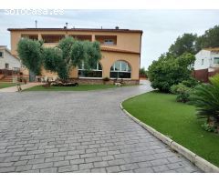 ESPECTACULAR CASA DE 2 VIVENDES