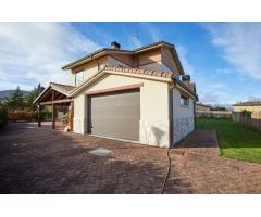 ESTUPENDO  CHALET EN EL PUEBLO DE EGUILETA PARA ENTRAR A VIVIR