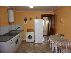 VIVIENDA EN LA CALLE ZAPATERÍA JUNTO AL CANTÓN DE LAS CARNICERÍAS