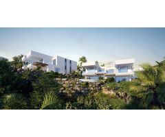 Pareado de lujo con 4 dormitorios y jardín con piscina privada en Marbella.