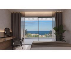 Ático de 3 dormitorios con solarium, vistas al mar en Estepona.