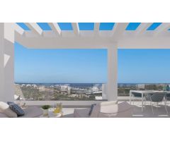 Ático de 3 dormitorios con vistas al mar en Estepona