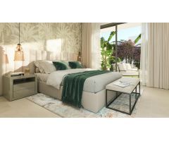 Ático de 3 dormitorios con vistas al mar en Estepona