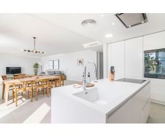 Apartamento de 3 dormitorios primera linea de playa Estepona.