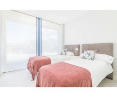 Apartamento de 3 dormitorios primera linea de playa Estepona.