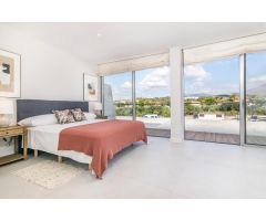 Apartamento de 3 dormitorios primera linea de playa Estepona.