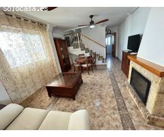 Chalet adosado con piscina comunitaria en Los Altos