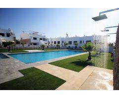Preciosos bungalows de 3 dormitorios, 2 baños de nueva construcción en planta baja y 1a planta con p