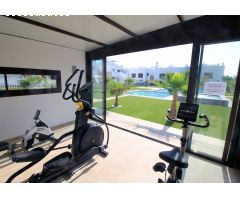 Preciosos bungalows de 3 dormitorios, 2 baños de nueva construcción en planta baja y 1a planta con p