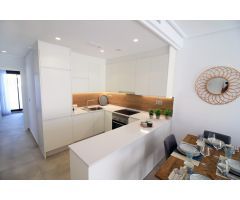 Preciosos bungalows de 3 dormitorios, 2 baños de nueva construcción en planta baja y 1a planta con p