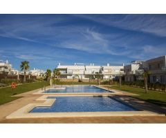 Atractivo bungalow moderno de 2 dormitorios con piscina comunitaria en el campo de golf de Vistabell